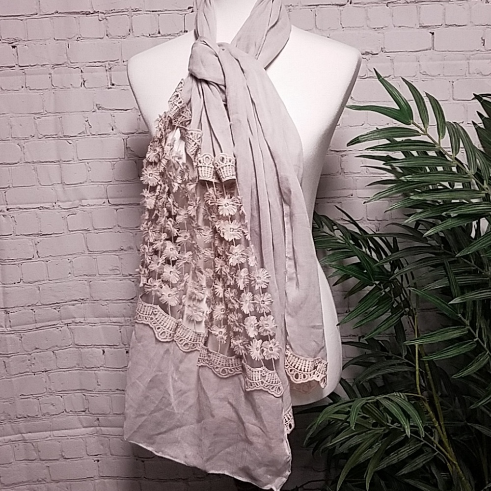 NWT!! BRAND NEW! WIN WIN Lace Gray Scarf
